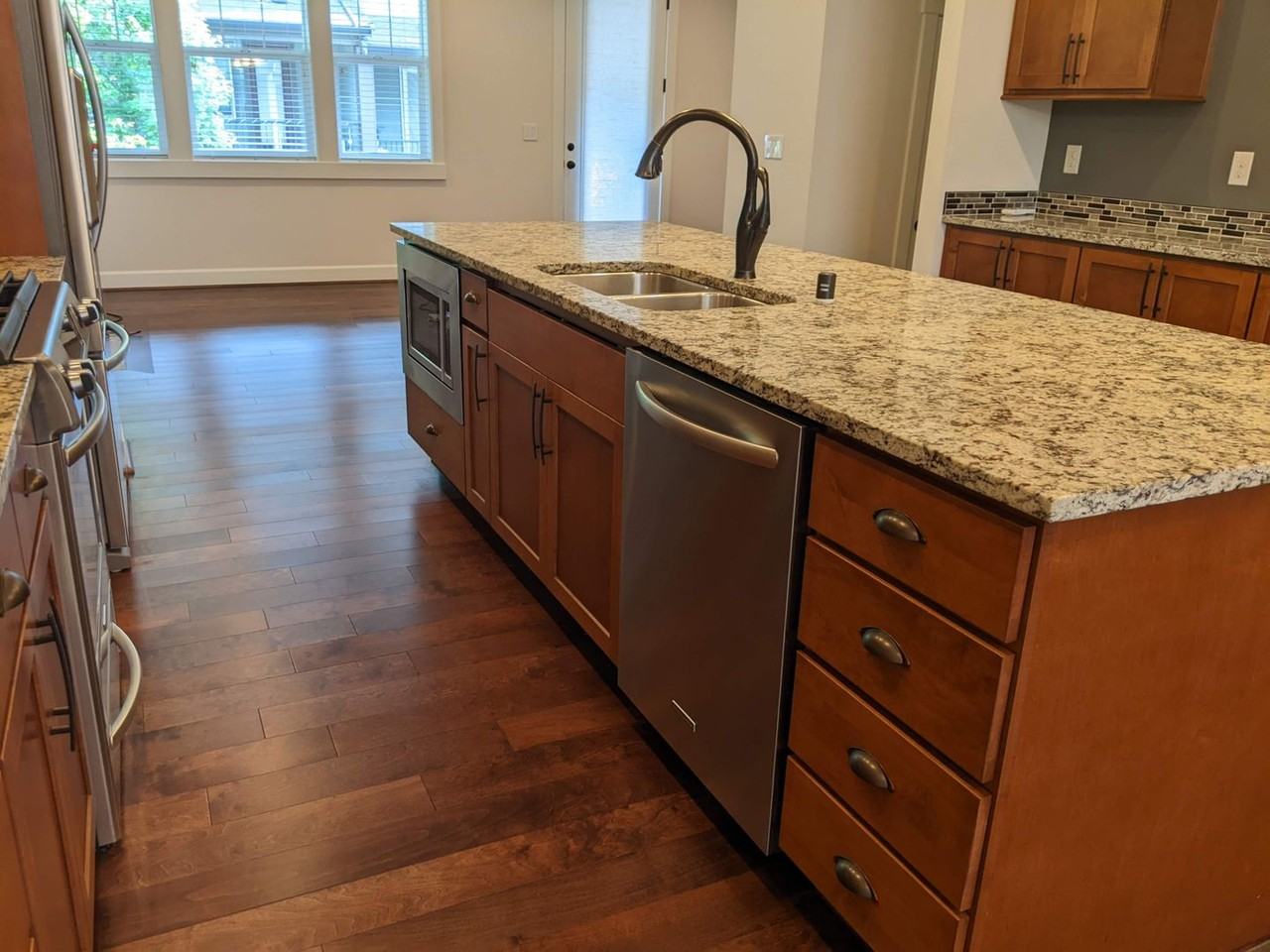 1320 Chelsea Walk Ne - Photo 3 of 18