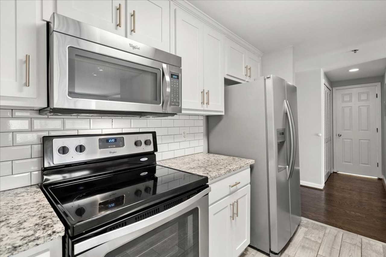 3481 Lakeside Dr Ne #1007 - Photo 6 of 41