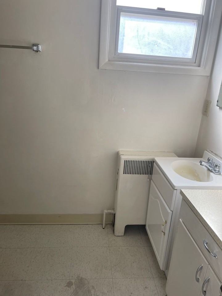 752 Sage St Apt 3c - Photo 2 of 7