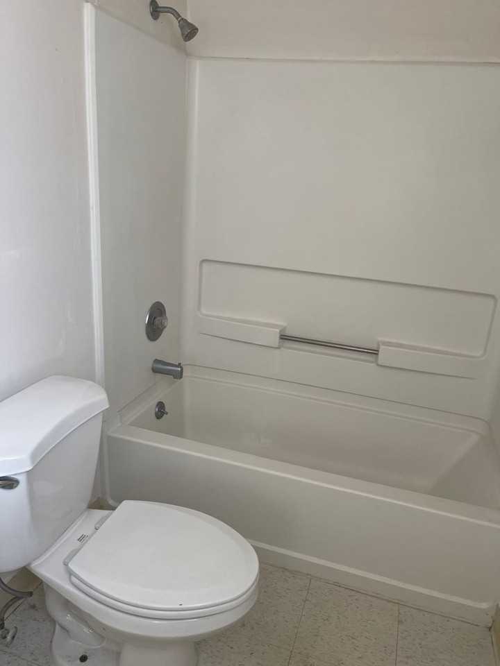 752 Sage St Apt 3c - Photo 4 of 7