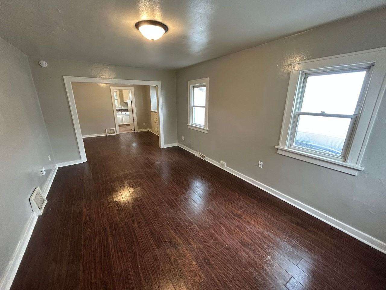 1811 Loxley Rd - Photo 4 of 12