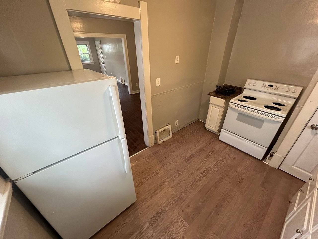1811 Loxley Rd - Photo 5 of 12