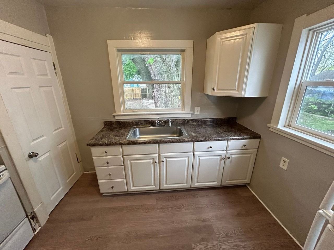1811 Loxley Rd - Photo 6 of 12