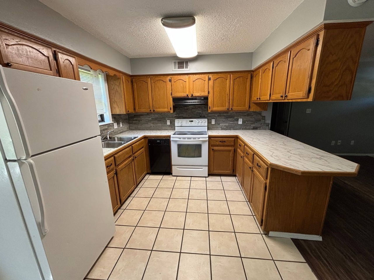 1411 N Pittsburg Ave - Photo 3 of 10