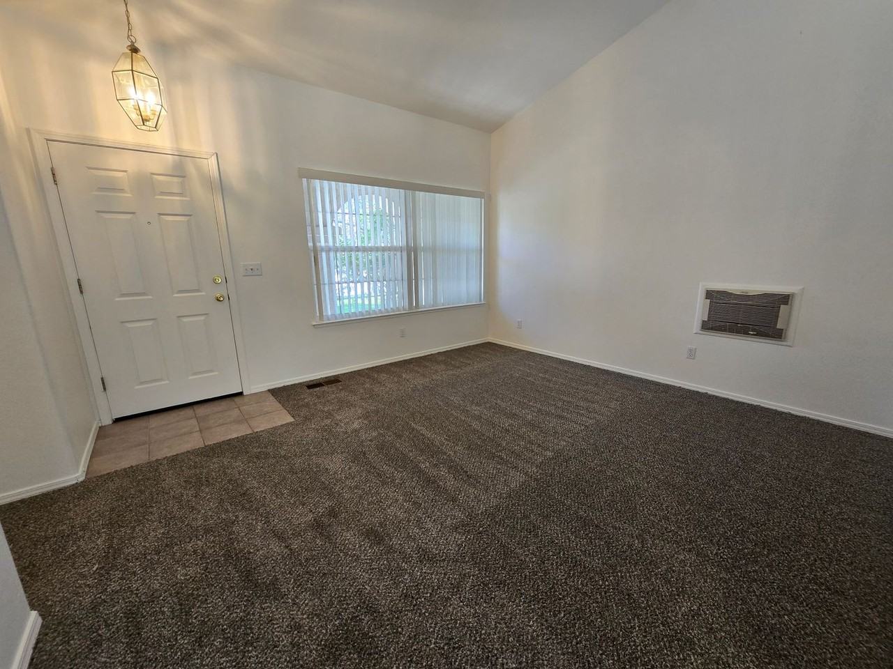 1620 Westmont Ln - Photo 2 of 15