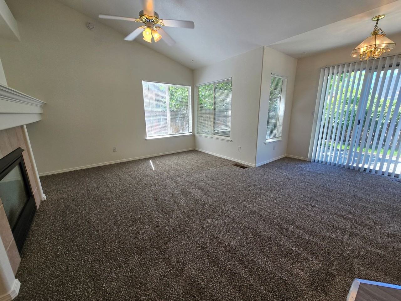 1620 Westmont Ln - Photo 4 of 15