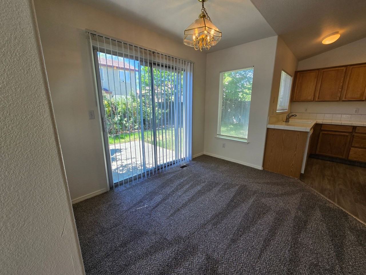 1620 Westmont Ln - Photo 6 of 15