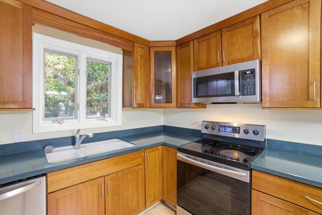 46 Spring Rd - Photo 3 of 42