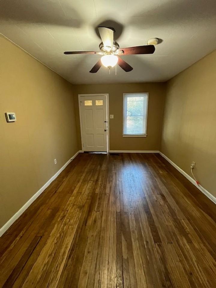 208 Clyde St - Photo 3 of 12