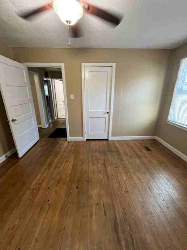 208 Clyde St - Photo 5 of 12