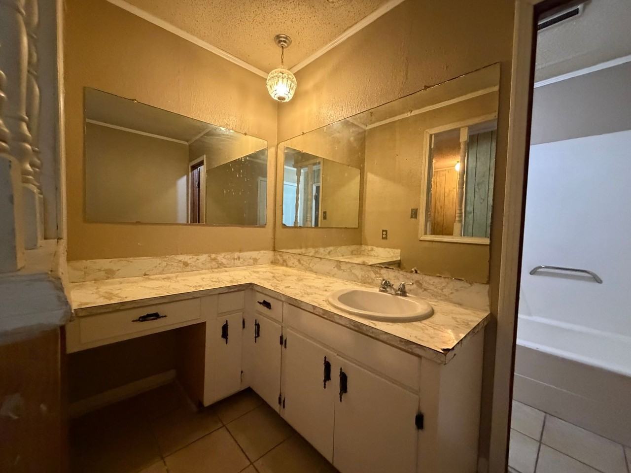 2005 Perrin St - Photo 6 of 12