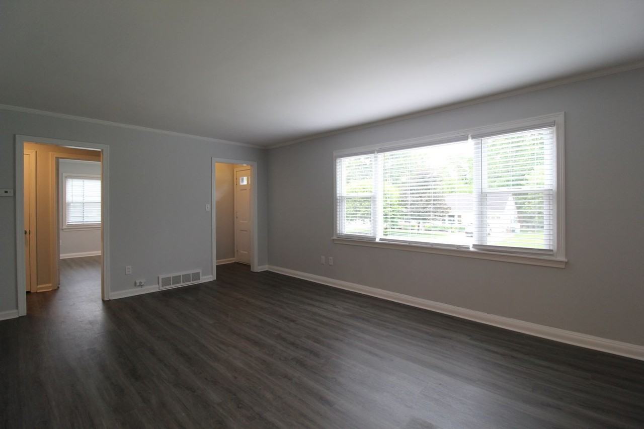2504 W 76th St - Photo 4 of 14