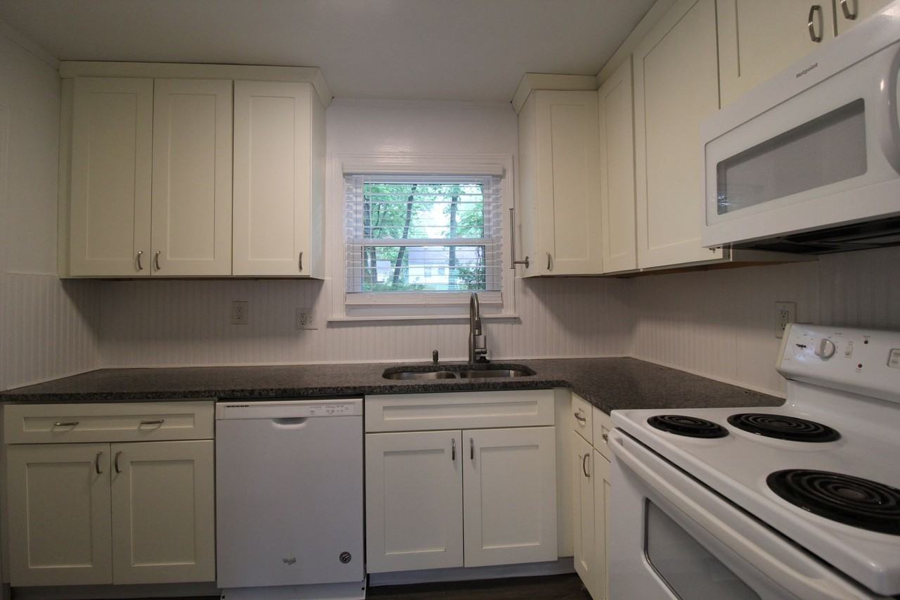 2504 W 76th St - Photo 5 of 14