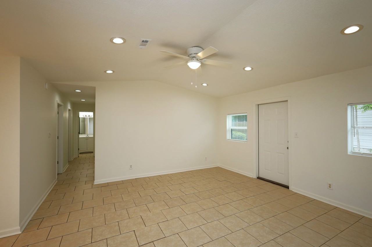 2816 Kirkwood Cir - Photo 2 of 13