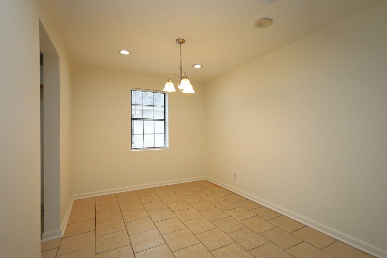 2816 Kirkwood Cir - Photo 4 of 13