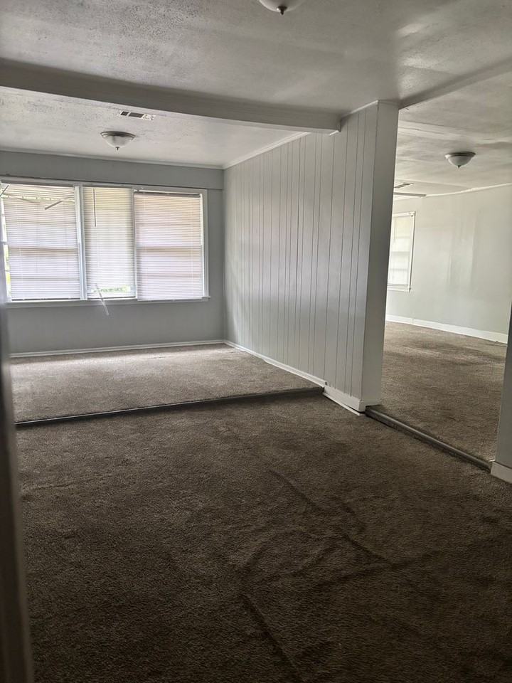 3211 Charleston Dr - Photo 4 of 13