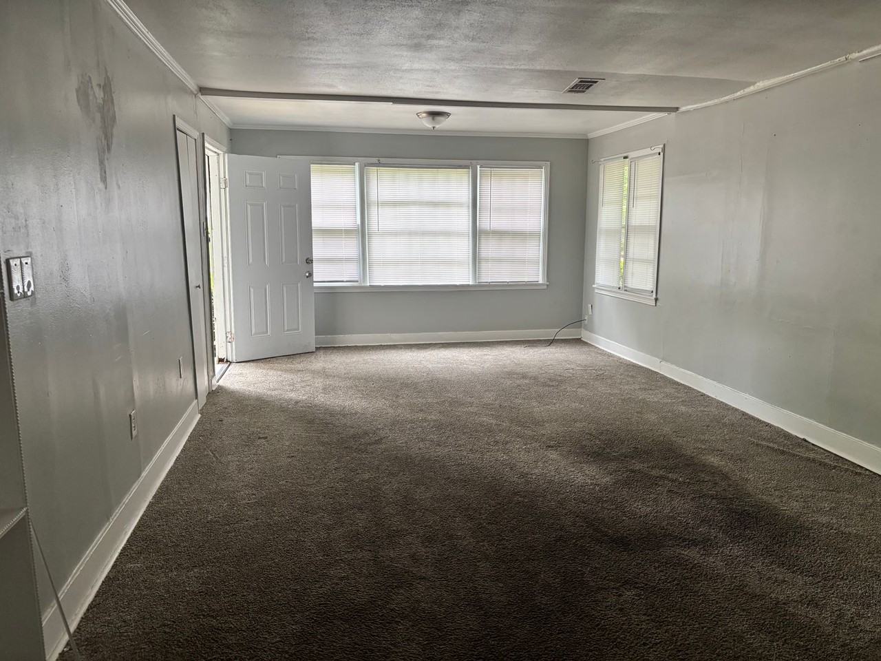 3211 Charleston Dr - Photo 6 of 13