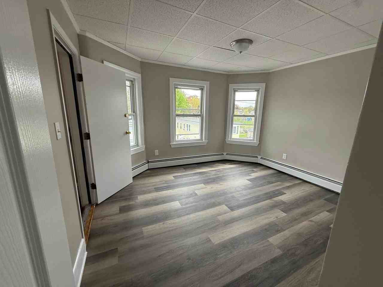 61 Kingston St - Photo 3 of 9