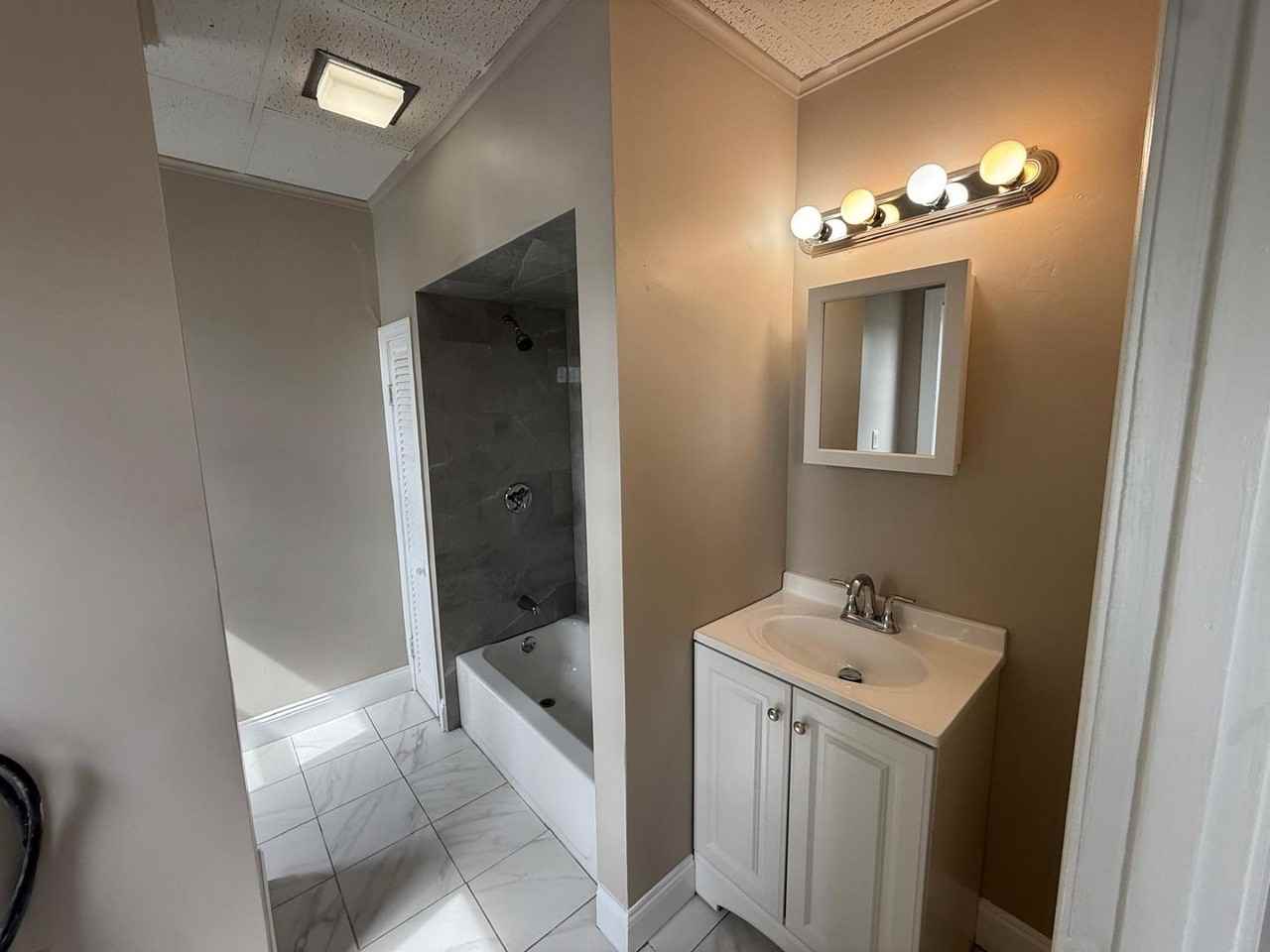 61 Kingston St - Photo 5 of 9