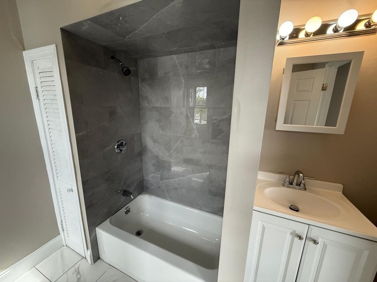 61 Kingston St - Photo 6 of 9
