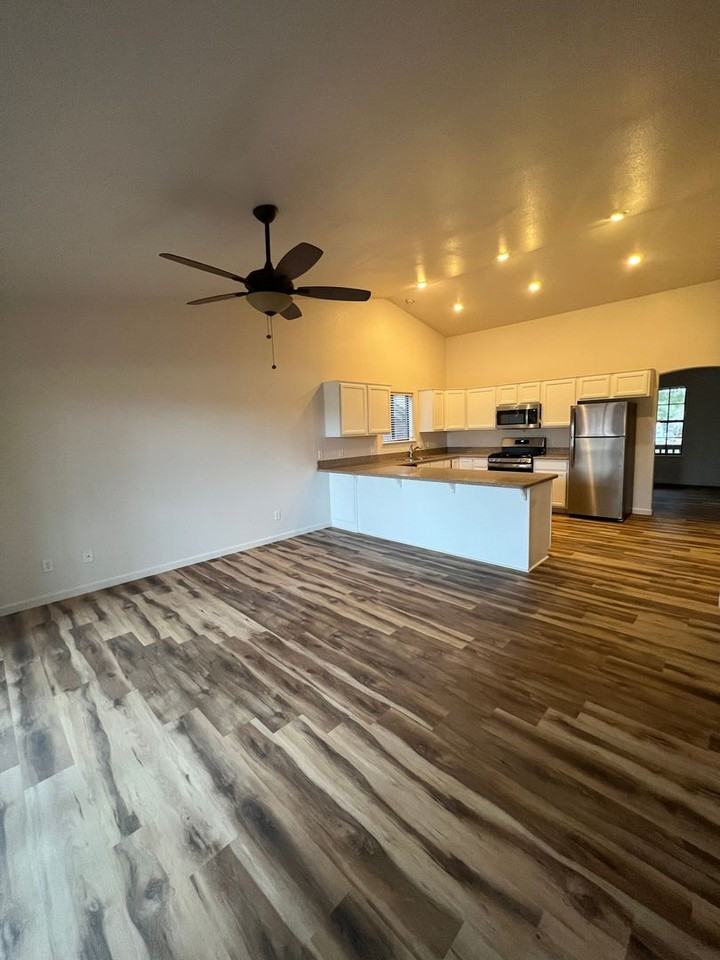 108 W Gold Rush Trl - Photo 4 of 10
