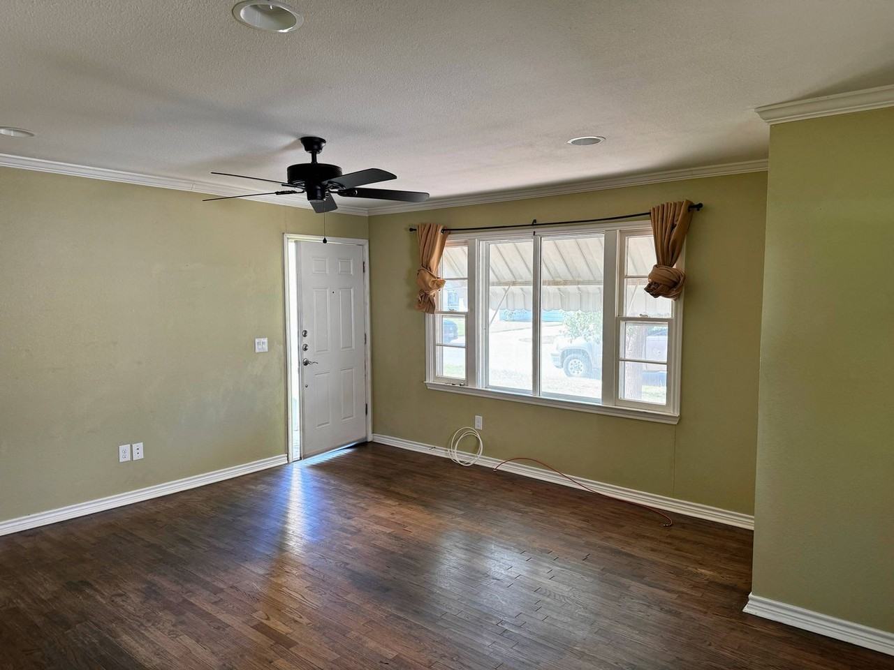 2918 Featherston Ave - Photo 3 of 25