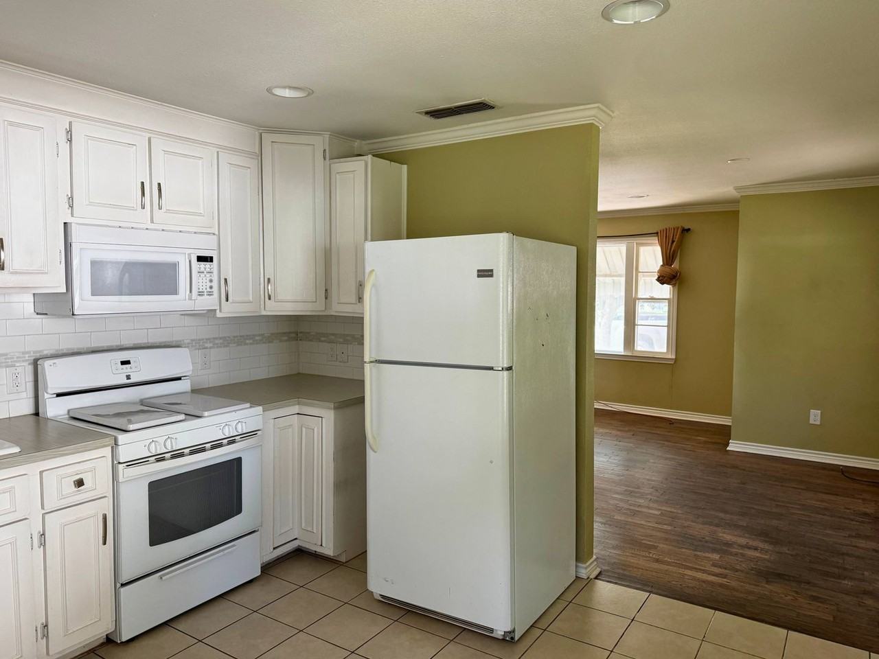 2918 Featherston Ave - Photo 5 of 25