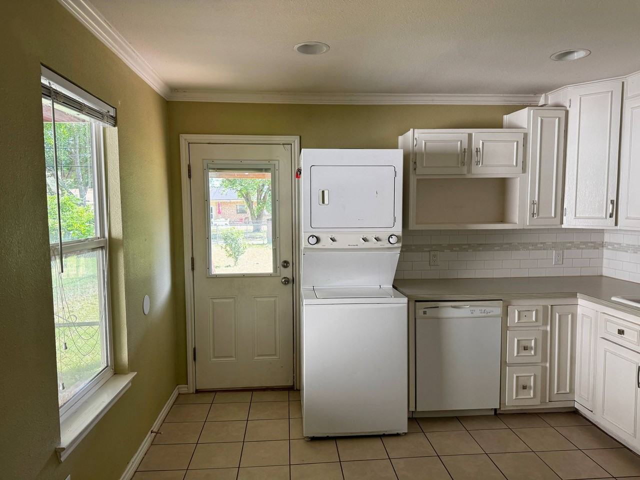2918 Featherston Ave - Photo 7 of 25