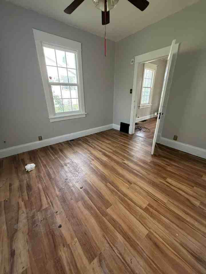 905 W Thrush Ave - Photo 5 of 16