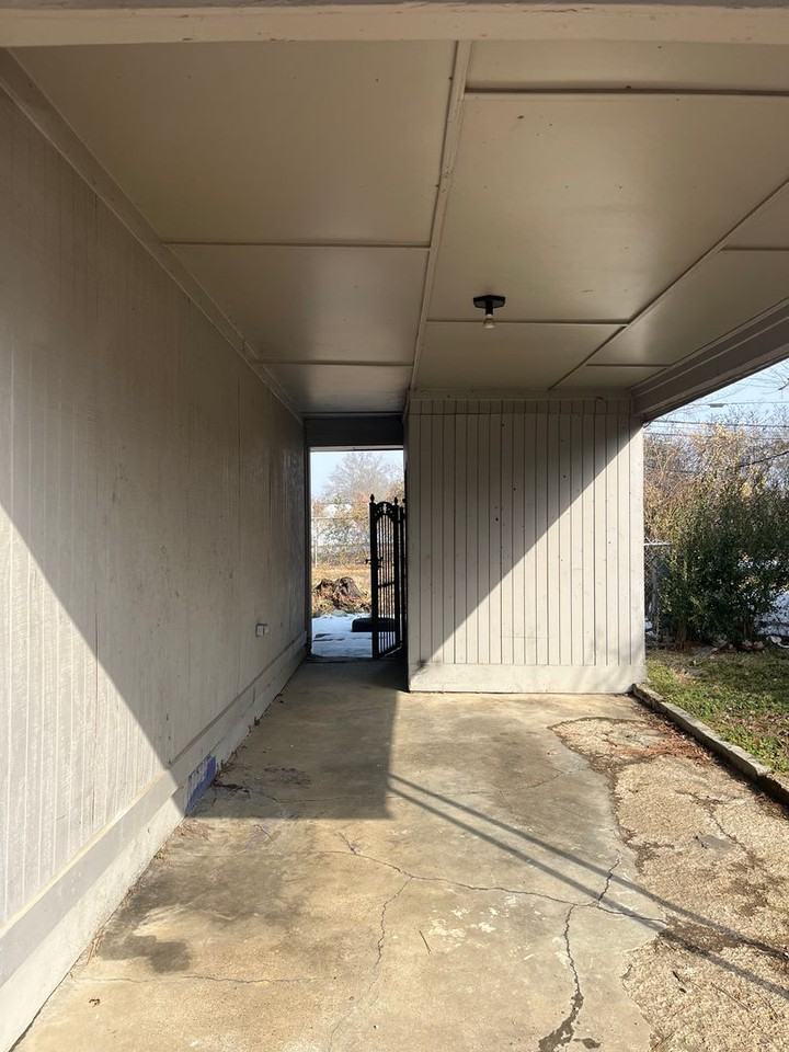 4016 Rhodes Ave - Photo 3 of 9