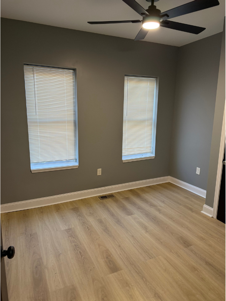 427 South Augusta Avenue - Photo 5 of 27