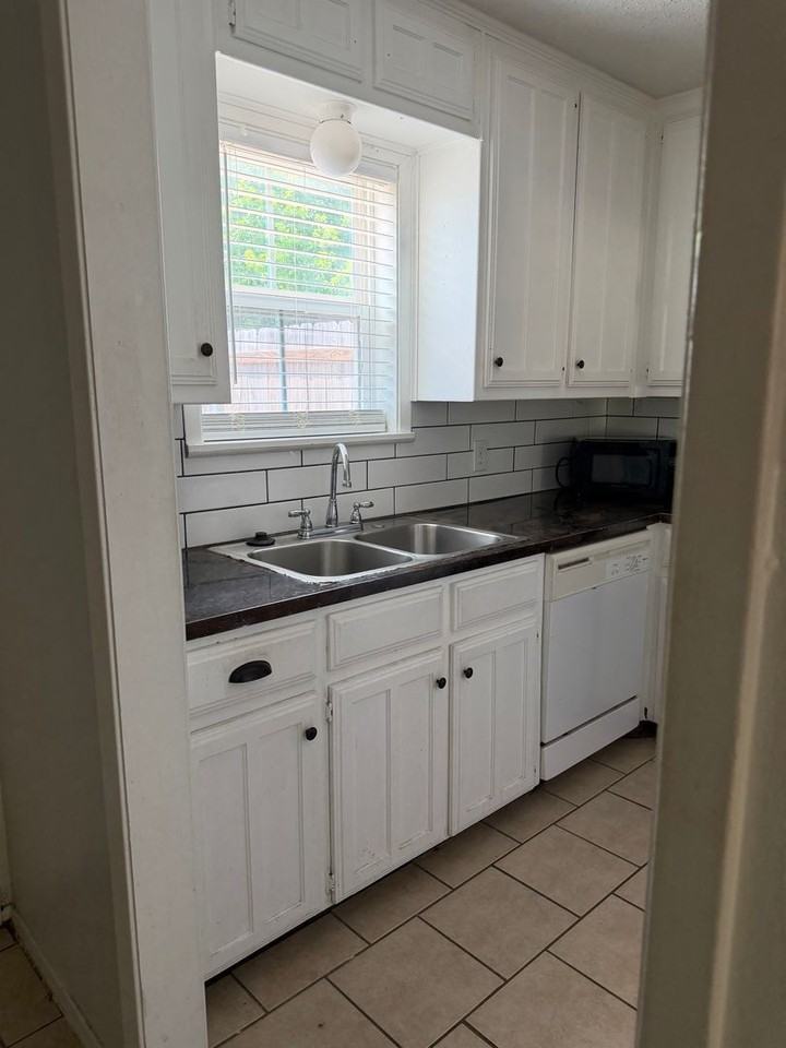 224 Zuni Dr - Photo 2 of 6
