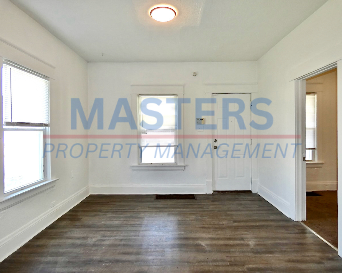 420 Everett St - Photo 2 of 20