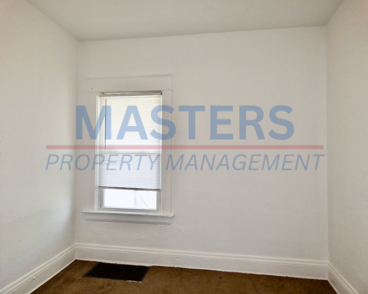 420 Everett St - Photo 5 of 20