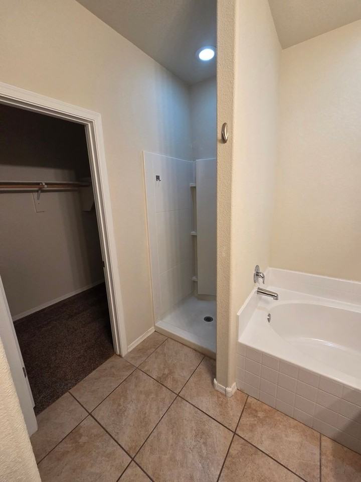 10915 Topacio St Nw - Photo 4 of 15