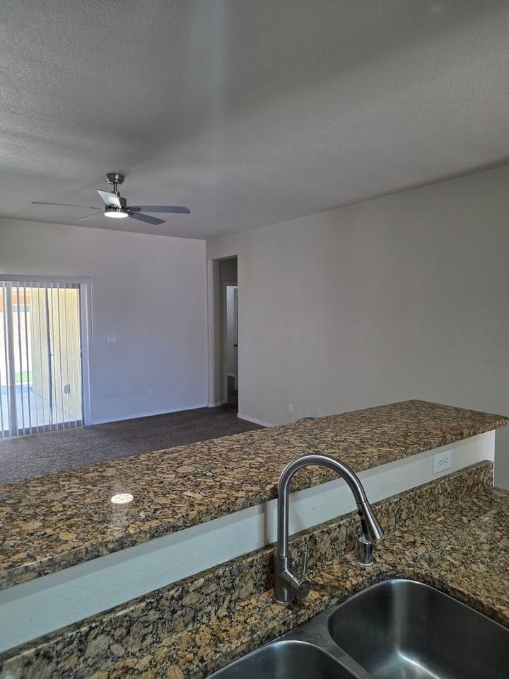 10915 Topacio St Nw - Photo 6 of 15