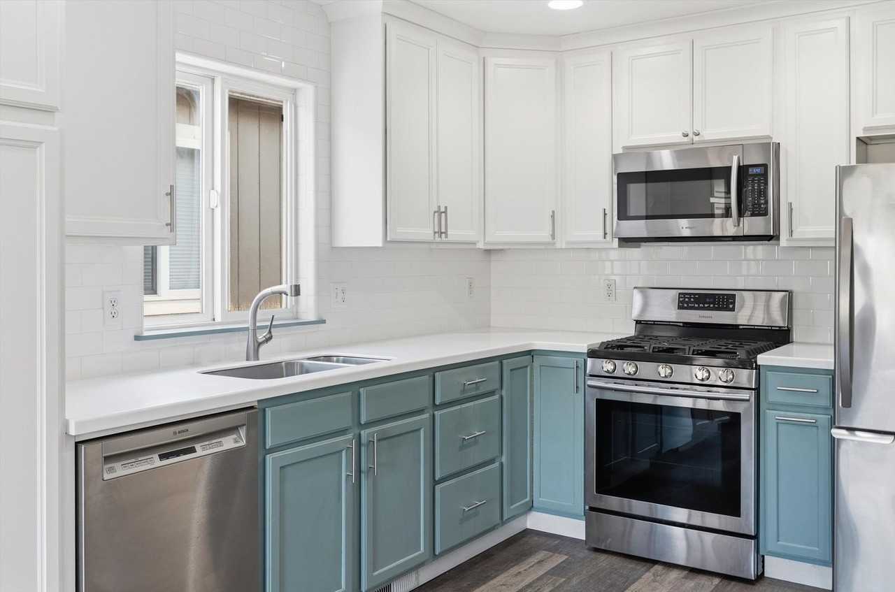 630 N Steele St - Photo 2 of 29