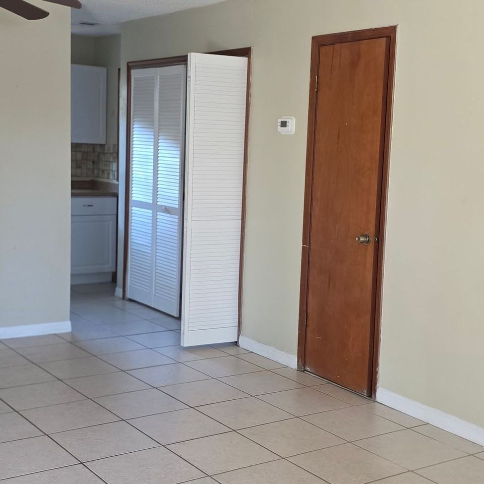 484 Tamarack St - Photo 3 of 18