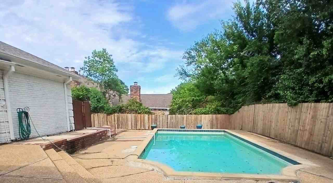 117 Rolling Creek Dr - Photo 2 of 12