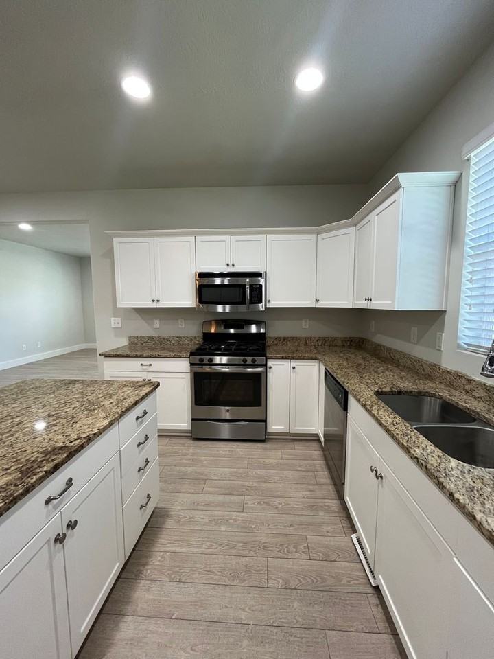 2269 W 450 S - Photo 3 of 35