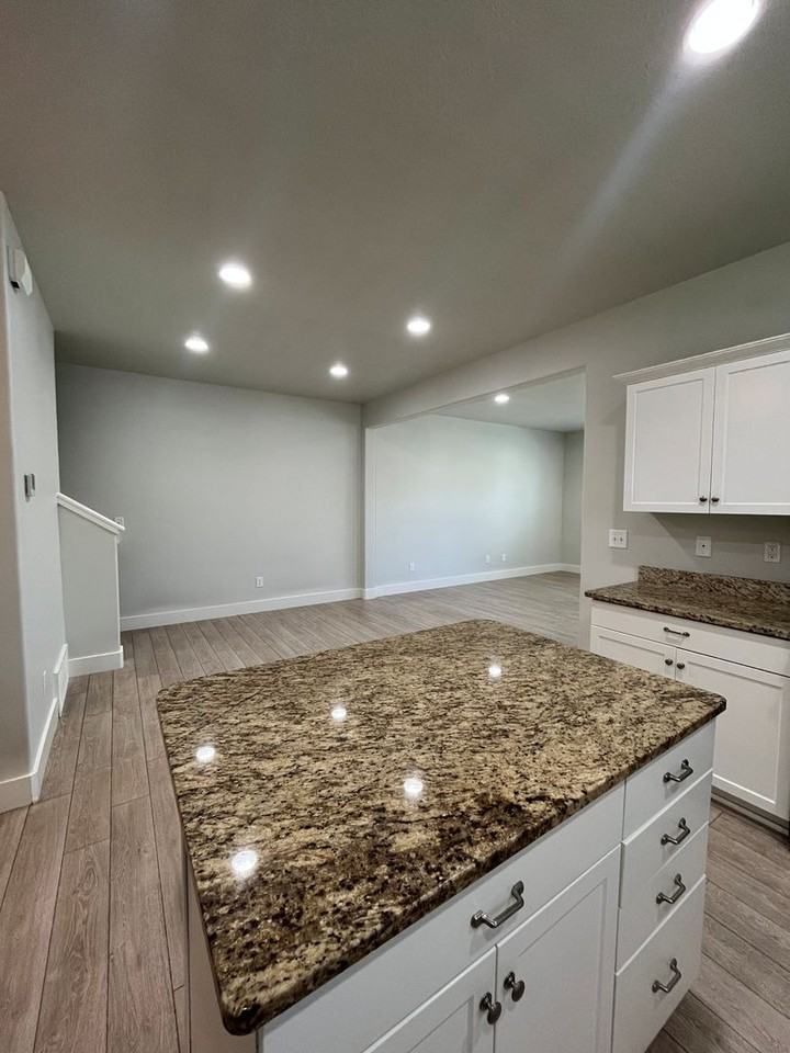 2269 W 450 S - Photo 4 of 35