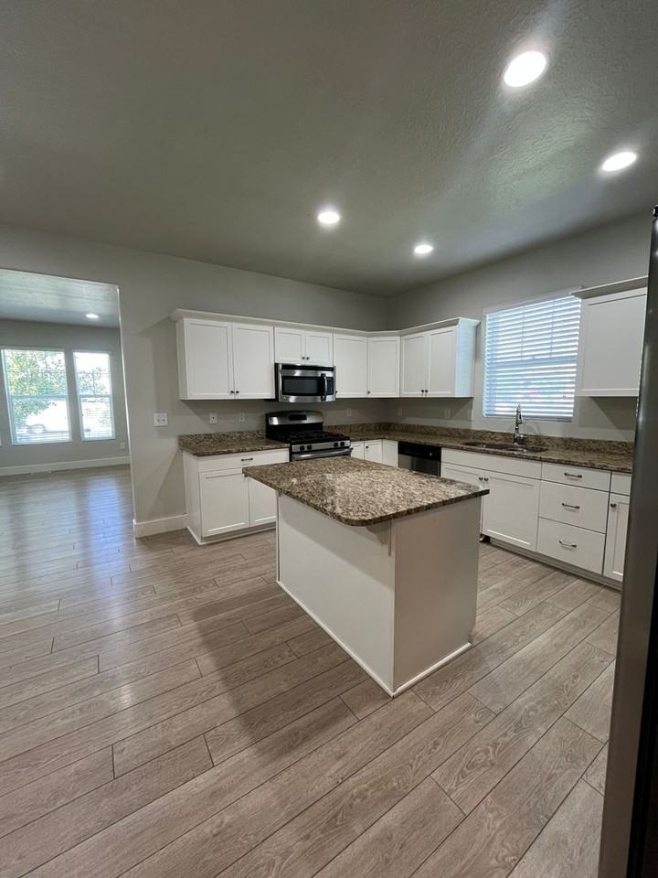 2269 W 450 S - Photo 5 of 35