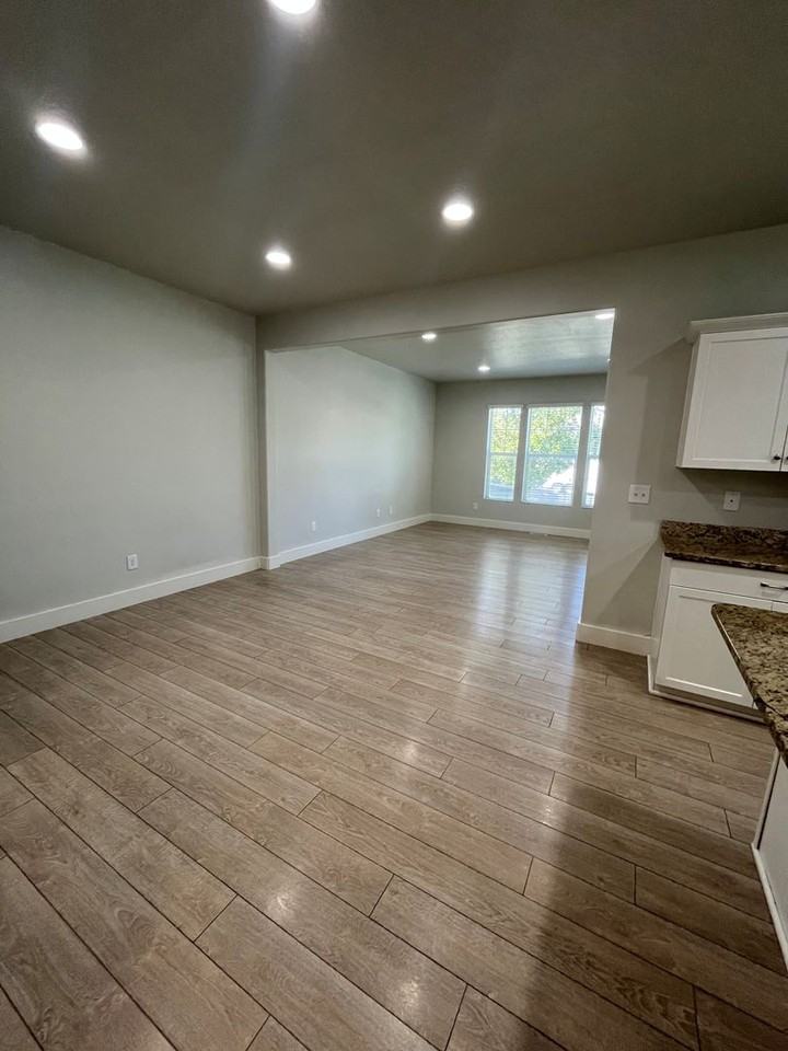 2269 W 450 S - Photo 7 of 35