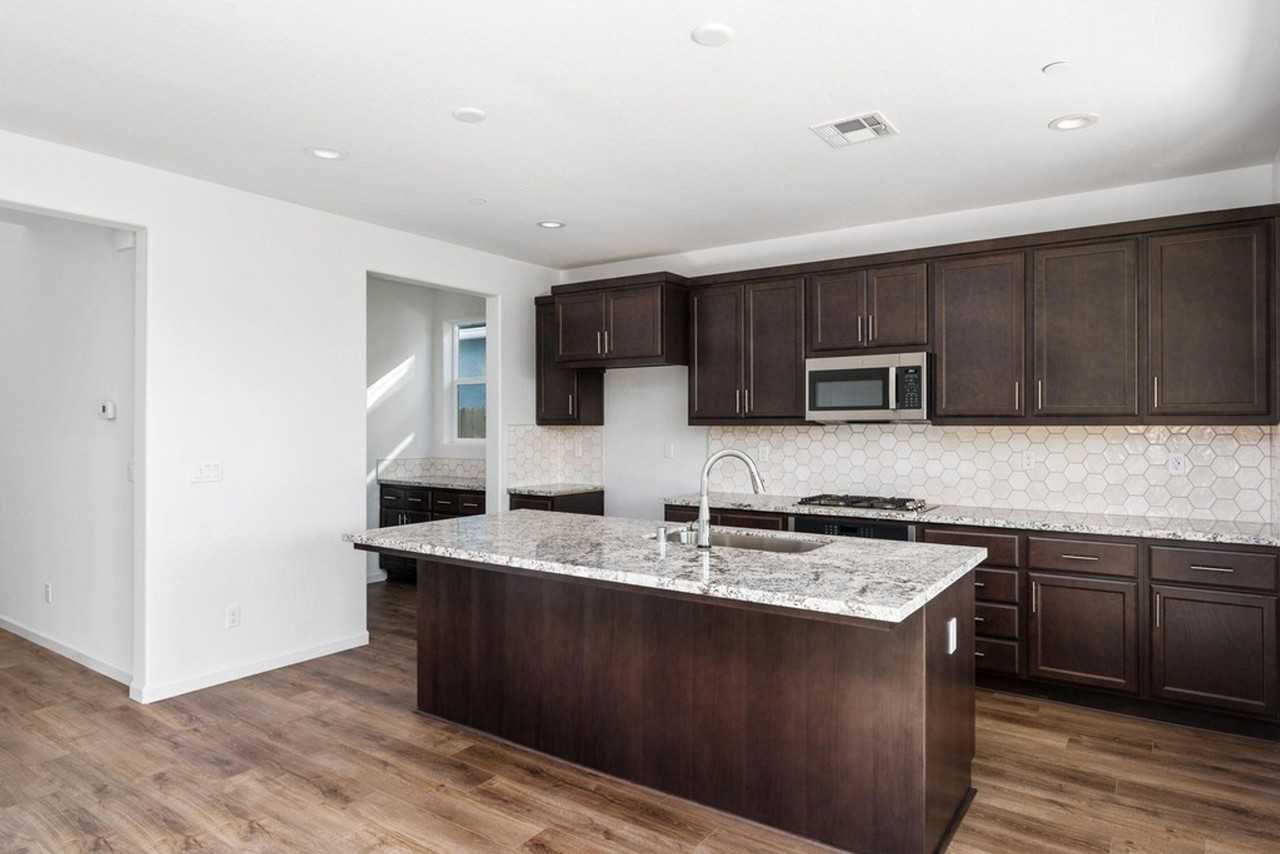 196 N Andrews St - Photo 7 of 19