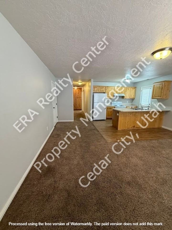 1237 N 650 W - Photo 3 of 16