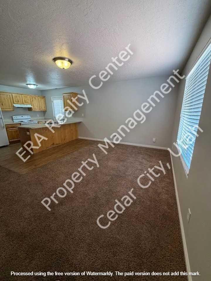 1237 N 650 W - Photo 4 of 16