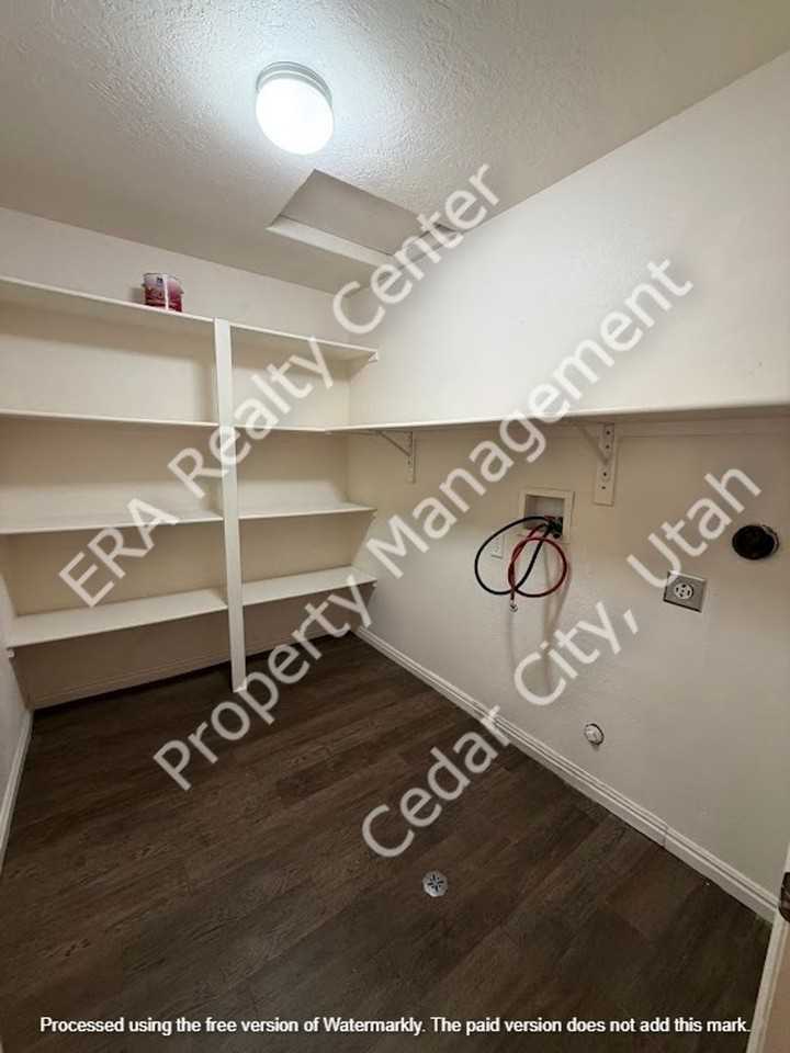 1237 N 650 W - Photo 6 of 16
