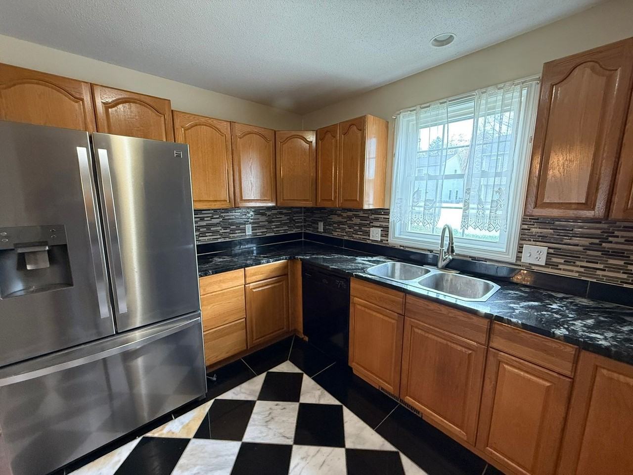 54 Bissell St - Photo 4 of 29