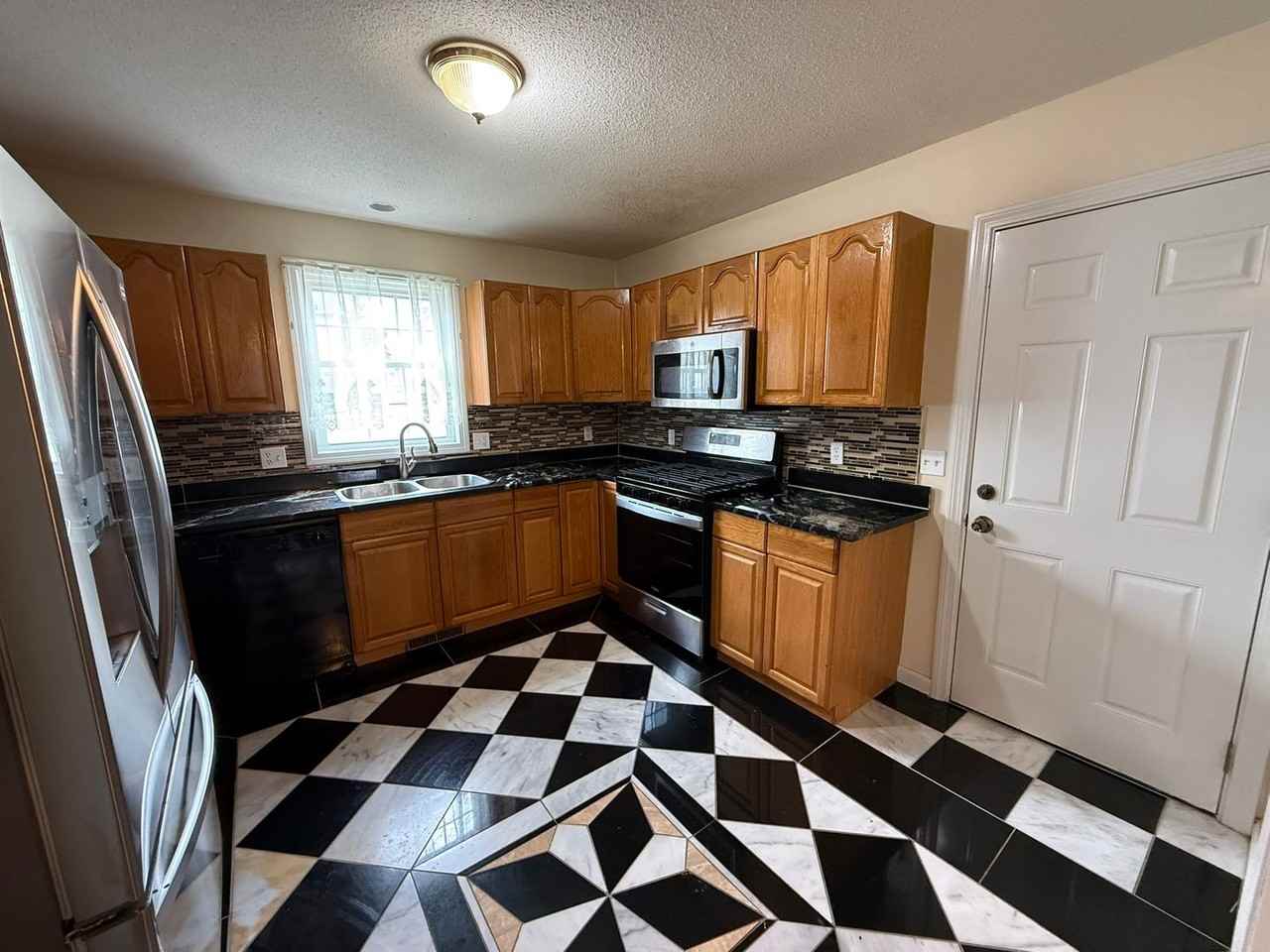 54 Bissell St - Photo 5 of 29