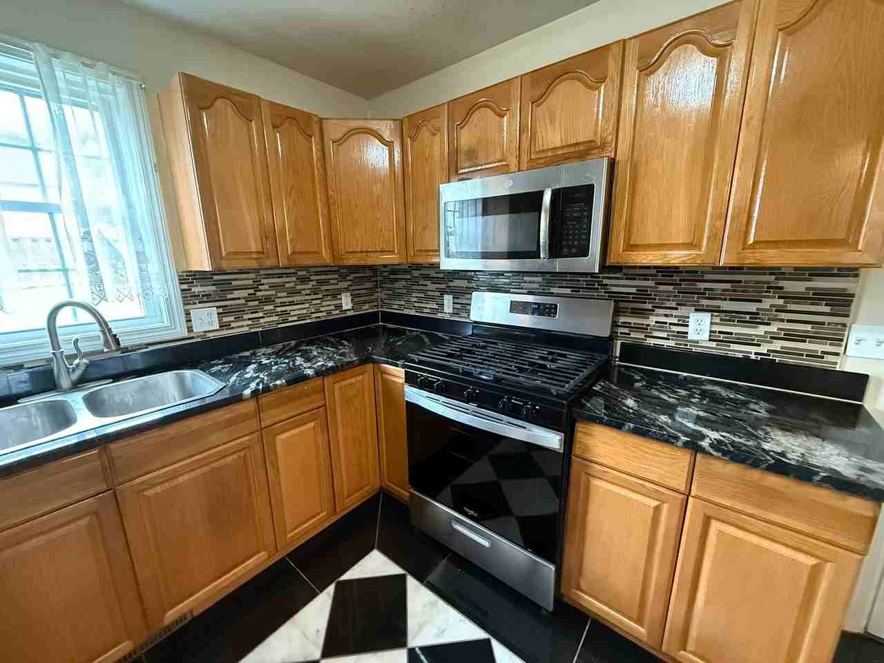 54 Bissell St - Photo 6 of 29